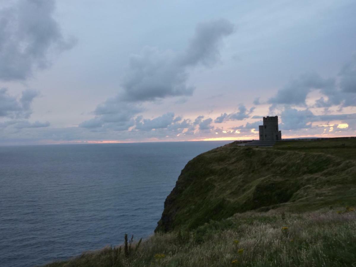 Conway'S Cottage With Sea View Nestling By Cliffs-Of-Moher Лисканор Екстериор снимка