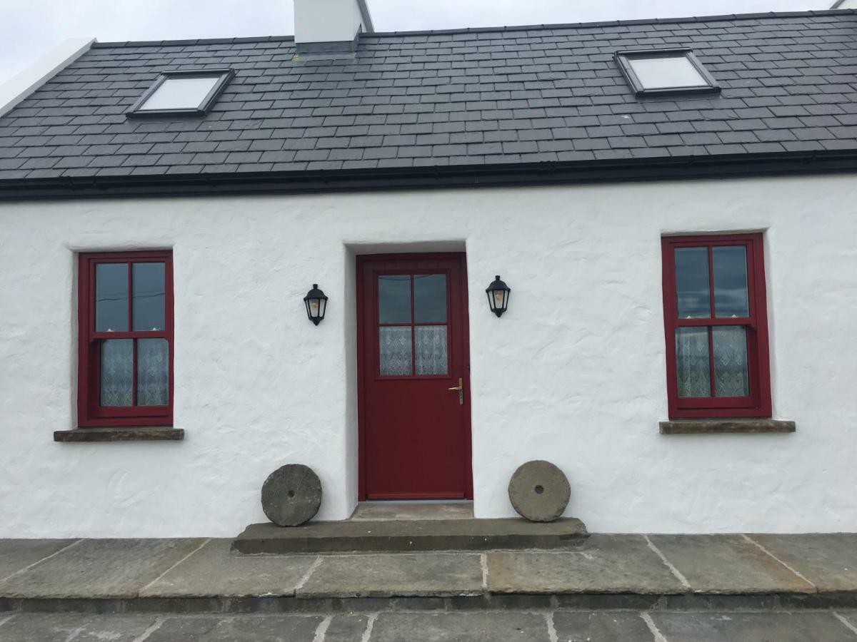 Conway'S Cottage With Sea View Nestling By Cliffs-Of-Moher Лисканор Екстериор снимка